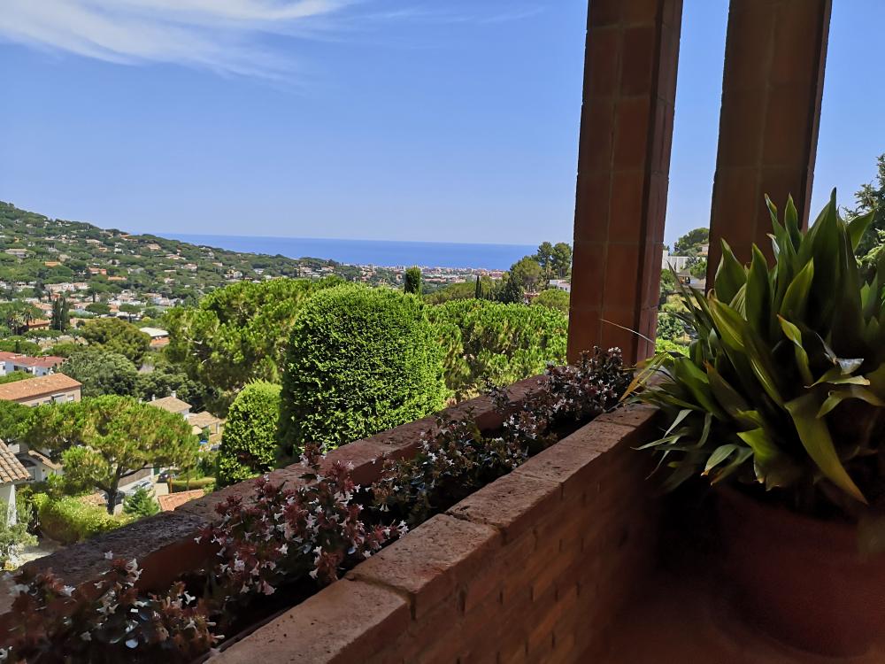 VISTES AL POBLE DE CABRILS, A LES MUNTANYES I AL MAR. La tranquil·litat i l'espectacular vista d'aquesta casa és gràcies a la vostra ubicació.
086-AS BELL RECO Casa aïllada / Villa EL MARESME Cabrils VISTES AL POBLE DE CABRILS, A LES MUNTANYES I AL MAR. La tranquil·litat i l'espectacular vista d'aquesta casa és gràcies a la vostra ubicació.
086-AS BELL RECO Casa aïllada / Villa EL MARESME Cabrils