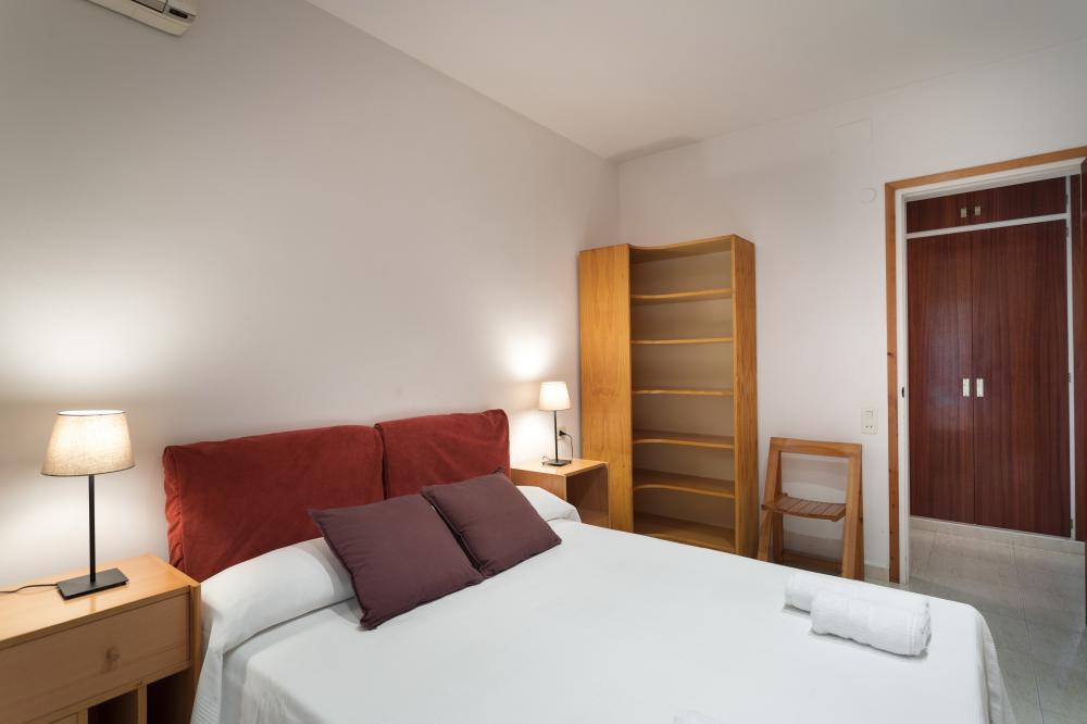 DORMITORI 2. Habitació amb 1 llit de matrimoni amb balcó.
Prestatgeries i armaris per guardar roba.
086-AS BELL RECO Casa aïllada / Villa EL MARESME Cabrils DORMITORI 2. Habitació amb 1 llit de matrimoni amb balcó.
Prestatgeries i armaris per guardar roba.
086-AS BELL RECO Casa aïllada / Villa EL MARESME Cabrils