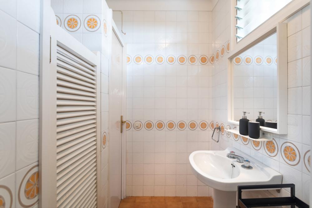 BANY COMPLET 3. amb dutxa a la planta inferior. Dutxa, lavabo i vàter separats dins del mateix bany.
Disponible gel, xampú i condicionador. No es poden llençar els pots, aquests s'omplen per evitar rebutjar tant de plàstic. Gràcies!
086-AS BELL RECO Casa aïllada / Villa EL MARESME Cabrils BANY COMPLET 3. amb dutxa a la planta inferior. Dutxa, lavabo i vàter separats dins del mateix bany.
Disponible gel, xampú i condicionador. No es poden llençar els pots, aquests s'omplen per evitar rebutjar tant de plàstic. Gràcies!
086-AS BELL RECO Casa aïllada / Villa EL MARESME Cabrils