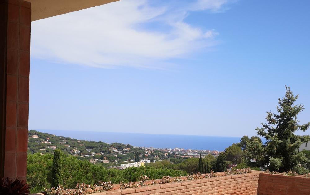VISTES DES DE LA GRAN TERRASSA DEL JARDÍ DE LA CASA BELL RECÓ - EL MAR, EL POBLE DE CABRILS I LA MUNTANYA.
086-AS BELL RECO Casa aïllada / Villa EL MARESME Cabrils VISTES DES DE LA GRAN TERRASSA DEL JARDÍ DE LA CASA BELL RECÓ - EL MAR, EL POBLE DE CABRILS I LA MUNTANYA.
086-AS BELL RECO Casa aïllada / Villa EL MARESME Cabrils