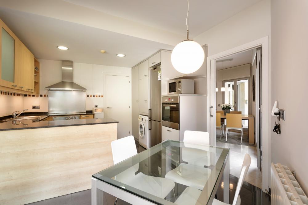 Costa Maresme Vacances empresa local i familiar de lloguer turístic.
088-IF TARRACO Casa adossada El Maresme Arenys de Munt
Cuina completa i ben equipada, amb zona de menjar interior i exterior.
Jardí privat amb piscina, chill-out, porxo i zona menjador exterior, cistella de bàsquet i unes porteries de futbol a l'aire lliure. Instal·lacions de pàdel tennis a prop.
Zona comunitària com piscina compartida.
Sala de jocs amb futbolí, trencaclosques i zona per dibuixar. Bicicletes disponibles a la propietat.
Parc Can Jalpí Arenys de Munt Arenys de Mar Maresme Barcelona Catalunya Espanya
Lloguer turístic
Lloguer casa particular
Lloguer casa de vacances
Escapada a la costa
Escapada a la platja
Escapada a la muntanya
Turisme a Catalunya
Piscina privada Jardi privat chill-out terrasa coberta
Casa 4 habitacions i 3 banys complets . Habitació doble amb bany privat
Menjador interior i exterior, sala d'estar, sala de jocs
piscina compartida
Diseny interiorisme mobles
Activitats aquàtiques, caiac, surf, windsurf, motos aquàtiques, velers, paddel surf, snorkel, submarinisme i immersions al mar Mediterrani
Escalada, excursions, trekking, ciclisme, bicicletes gratis incloses en la reserva, natura, camins, senders, cultura, arquitectura, pobles, parc Can Jalpi, gronxadors, tobogan, jocs infantils. Costa Maresme Vacances empresa local i familiar de lloguer turístic.
088-IF TARRACO Casa adossada El Maresme Arenys de Munt
Cuina completa i ben equipada, amb zona de menjar interior i exterior.
Jardí privat amb piscina, chill-out, porxo i zona menjador exterior, cistella de bàsquet i unes porteries de futbol a l'aire lliure. Instal·lacions de pàdel tennis a prop.
Zona comunitària com piscina compartida.
Sala de jocs amb futbolí, trencaclosques i zona per dibuixar. Bicicletes disponibles a la propietat.
Parc Can Jalpí Arenys de Munt Arenys de Mar Maresme Barcelona Catalunya Espanya
Lloguer turístic
Lloguer casa particular
Lloguer casa de vacances
Escapada a la costa
Escapada a la platja
Escapada a la muntanya
Turisme a Catalunya
Piscina privada Jardi privat chill-out terrasa coberta
Casa 4 habitacions i 3 banys complets . Habitació doble amb bany privat
Menjador interior i exterior, sala d'estar, sala de jocs
piscina compartida
Diseny interiorisme mobles
Activitats aquàtiques, caiac, surf, windsurf, motos aquàtiques, velers, paddel surf, snorkel, submarinisme i immersions al mar Mediterrani
Escalada, excursions, trekking, ciclisme, bicicletes gratis incloses en la reserva, natura, camins, senders, cultura, arquitectura, pobles, parc Can Jalpi, gronxadors, tobogan, jocs infantils.