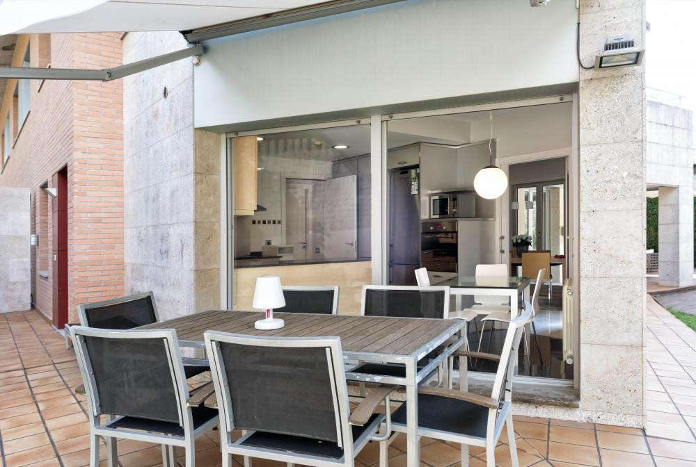 Costa Maresme Vacances empresa local i familiar de lloguer turístic.
Jardí privat amb piscina, chill-out, porxo i zona menjador exterior, cistella de bàsquet i unes porteries de futbol a l'aire lliure. Instal·lacions de pàdel tennis a prop.
Zona comunitària com piscina compartida.
Sala de jocs amb futbolí, trencaclosques i zona per dibuixar. Bicicletes disponibles a la propietat.
Activitats aquàtiques, caiac, ssurf, windsurf, motos aquàtiques, velers, paddel surf, snorkel, submarinisme i immersions al mar Mediterrani
Escalada, excursions, trekking, ciclisme, bicicletes gratis incloses en la reserva, natura, camins, senders, cultura, arquitectura, pobles, parc Can Jalpi, gronxadors, tobogan, jocs infantils.
088-IF TARRACO Casa adossada El Maresme Arenys de Munt
Parc Can Jalpí Arenys de Munt Arenys de Mar Maresme Barcelona
Lloguer turístic
Lloguer casa particular
Lloguer casa de vacances
Escapada a la costa
Escapada a la platja
Escapada a la muntanya
Turisme a Catalunya
Piscina privada Jardi privat chill-out terrasa coberta
Casa 4 habitacions i 3 banys complets . Habitació doble amb bany privat
Menjador interior i exterior, sala d'estar, sala de jocs
piscina compartida
Diseny interiorisme mobles Costa Maresme Vacances empresa local i familiar de lloguer turístic.
Jardí privat amb piscina, chill-out, porxo i zona menjador exterior, cistella de bàsquet i unes porteries de futbol a l'aire lliure. Instal·lacions de pàdel tennis a prop.
Zona comunitària com piscina compartida.
Sala de jocs amb futbolí, trencaclosques i zona per dibuixar. Bicicletes disponibles a la propietat.
Activitats aquàtiques, caiac, ssurf, windsurf, motos aquàtiques, velers, paddel surf, snorkel, submarinisme i immersions al mar Mediterrani
Escalada, excursions, trekking, ciclisme, bicicletes gratis incloses en la reserva, natura, camins, senders, cultura, arquitectura, pobles, parc Can Jalpi, gronxadors, tobogan, jocs infantils.
088-IF TARRACO Casa adossada El Maresme Arenys de Munt
Parc Can Jalpí Arenys de Munt Arenys de Mar Maresme Barcelona
Lloguer turístic
Lloguer casa particular
Lloguer casa de vacances
Escapada a la costa
Escapada a la platja
Escapada a la muntanya
Turisme a Catalunya
Piscina privada Jardi privat chill-out terrasa coberta
Casa 4 habitacions i 3 banys complets . Habitació doble amb bany privat
Menjador interior i exterior, sala d'estar, sala de jocs
piscina compartida
Diseny interiorisme mobles