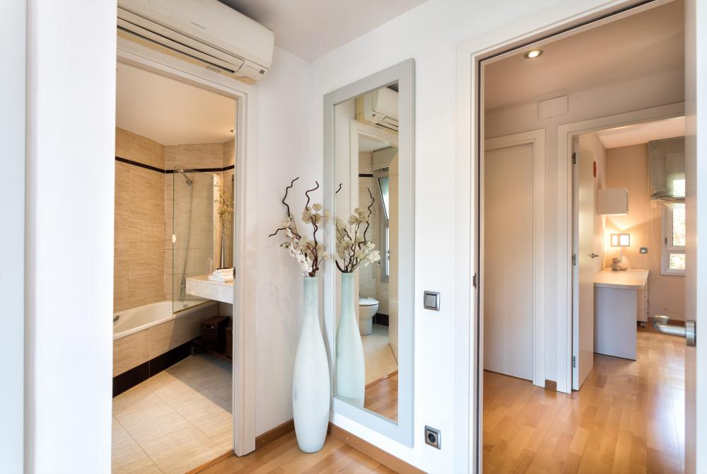 Costa Maresme Vacances empresa local i familiar de lloguer turístic.
088-IF TARRACO Casa adossada El Maresme Arenys de Munt
Habitació doble amb llit de matrimoni, terrassa privada y bany complet privat.
Jardí privat amb piscina, chill-out, porxo i zona menjador exterior, cistella de bàsquet i unes porteries de futbol a l'aire lliure. Instal·lacions de pàdel tennis a prop.
Zona comunitària com piscina compartida.
Sala de jocs amb futbolí, trencaclosques i zona per dibuixar. Bicicletes disponibles a la propietat.
Parc Can Jalpí Arenys de Munt Arenys de Mar Maresme Barcelona Catalunya Espanya
Lloguer turístic
Lloguer casa particular
Lloguer casa de vacances
Escapada a la costa
Escapada a la platja
Escapada a la muntanya
Turisme a Catalunya
Piscina privada Jardi privat chill-out terrasa coberta
Casa 4 habitacions i 3 banys complets . Habitació doble amb bany privat
Cuina completa i ben equipada, amb zona de menjar interior i exterior.
Menjador interior i exterior, sala d'estar, sala de jocs
piscina compartida
Diseny interiorisme mobles
Activitats aquàtiques, caiac, surf, windsurf, motos aquàtiques, velers, paddel surf, snorkel, submarinisme i immersions al mar Mediterrani
Escalada, excursions, trekking, ciclisme, bicicletes gratis incloses en la reserva, natura, camins, senders, cultura, arquitectura, pobles, parc Can Jalpi, gronxadors, tobogan, jocs infantils. Costa Maresme Vacances empresa local i familiar de lloguer turístic.
088-IF TARRACO Casa adossada El Maresme Arenys de Munt
Habitació doble amb llit de matrimoni, terrassa privada y bany complet privat.
Jardí privat amb piscina, chill-out, porxo i zona menjador exterior, cistella de bàsquet i unes porteries de futbol a l'aire lliure. Instal·lacions de pàdel tennis a prop.
Zona comunitària com piscina compartida.
Sala de jocs amb futbolí, trencaclosques i zona per dibuixar. Bicicletes disponibles a la propietat.
Parc Can Jalpí Arenys de Munt Arenys de Mar Maresme Barcelona Catalunya Espanya
Lloguer turístic
Lloguer casa particular
Lloguer casa de vacances
Escapada a la costa
Escapada a la platja
Escapada a la muntanya
Turisme a Catalunya
Piscina privada Jardi privat chill-out terrasa coberta
Casa 4 habitacions i 3 banys complets . Habitació doble amb bany privat
Cuina completa i ben equipada, amb zona de menjar interior i exterior.
Menjador interior i exterior, sala d'estar, sala de jocs
piscina compartida
Diseny interiorisme mobles
Activitats aquàtiques, caiac, surf, windsurf, motos aquàtiques, velers, paddel surf, snorkel, submarinisme i immersions al mar Mediterrani
Escalada, excursions, trekking, ciclisme, bicicletes gratis incloses en la reserva, natura, camins, senders, cultura, arquitectura, pobles, parc Can Jalpi, gronxadors, tobogan, jocs infantils.