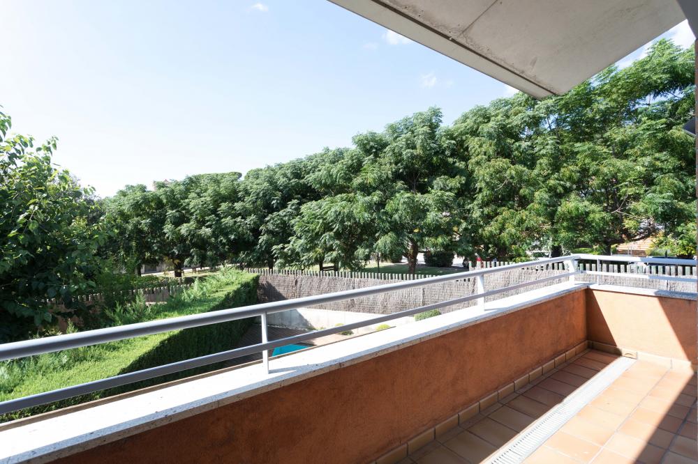 Costa Maresme Vacances empresa local i familiar de lloguer turístic.
088-IF TARRACO Casa adossada El Maresme Arenys de Munt
Habitació doble amb llit de matrimoni, terrassa privada y bany complet privat.
Jardí privat amb piscina, chill-out, porxo i zona menjador exterior, cistella de bàsquet i unes porteries de futbol a l'aire lliure. Instal·lacions de pàdel tennis a prop.
Zona comunitària com piscina compartida.
Sala de jocs amb futbolí, trencaclosques i zona per dibuixar. Bicicletes disponibles a la propietat.
Parc Can Jalpí Arenys de Munt Arenys de Mar Maresme Barcelona Catalunya Espanya
Lloguer turístic
Lloguer casa particular
Lloguer casa de vacances
Escapada a la costa
Escapada a la platja
Escapada a la muntanya
Turisme a Catalunya
Piscina privada Jardi privat chill-out terrasa coberta
Casa 4 habitacions i 3 banys complets . Habitació doble amb bany privat
Cuina completa i ben equipada, amb zona de menjar interior i exterior.
Menjador interior i exterior, sala d'estar, sala de jocs
piscina compartida
Diseny interiorisme mobles
Activitats aquàtiques, caiac, surf, windsurf, motos aquàtiques, velers, paddel surf, snorkel, submarinisme i immersions al mar Mediterrani
Escalada, excursions, trekking, ciclisme, bicicletes gratis incloses en la reserva, natura, camins, senders, cultura, arquitectura, pobles, parc Can Jalpi, gronxadors, tobogan, jocs infantils. Costa Maresme Vacances empresa local i familiar de lloguer turístic.
088-IF TARRACO Casa adossada El Maresme Arenys de Munt
Habitació doble amb llit de matrimoni, terrassa privada y bany complet privat.
Jardí privat amb piscina, chill-out, porxo i zona menjador exterior, cistella de bàsquet i unes porteries de futbol a l'aire lliure. Instal·lacions de pàdel tennis a prop.
Zona comunitària com piscina compartida.
Sala de jocs amb futbolí, trencaclosques i zona per dibuixar. Bicicletes disponibles a la propietat.
Parc Can Jalpí Arenys de Munt Arenys de Mar Maresme Barcelona Catalunya Espanya
Lloguer turístic
Lloguer casa particular
Lloguer casa de vacances
Escapada a la costa
Escapada a la platja
Escapada a la muntanya
Turisme a Catalunya
Piscina privada Jardi privat chill-out terrasa coberta
Casa 4 habitacions i 3 banys complets . Habitació doble amb bany privat
Cuina completa i ben equipada, amb zona de menjar interior i exterior.
Menjador interior i exterior, sala d'estar, sala de jocs
piscina compartida
Diseny interiorisme mobles
Activitats aquàtiques, caiac, surf, windsurf, motos aquàtiques, velers, paddel surf, snorkel, submarinisme i immersions al mar Mediterrani
Escalada, excursions, trekking, ciclisme, bicicletes gratis incloses en la reserva, natura, camins, senders, cultura, arquitectura, pobles, parc Can Jalpi, gronxadors, tobogan, jocs infantils.