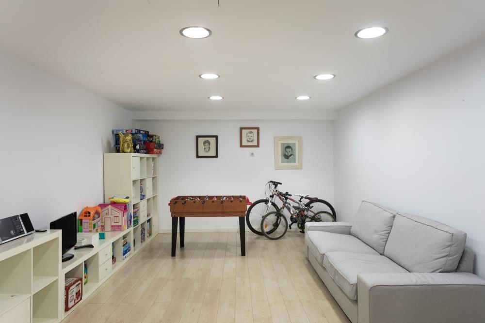 Costa Maresme Vacances empresa local i familiar de lloguer turístic.
Sala de jocs amb futbolí, trencaclosques i zona per dibuixar. Bicicletes disponibles a la propietat.
Jardí privat amb piscina, chill-out, porxo i zona menjador exterior, cistella de bàsquet i unes porteries de futbol a l'aire lliure. Instal·lacions de pàdel tennis a prop.
Zona comunitària com piscina compartida.
Activitats aquàtiques, caiac, ssurf, windsurf, motos aquàtiques, velers, paddel surf, snorkel, submarinisme i immersions al mar Mediterrani
Escalada, excursions, trekking, ciclisme, bicicletes gratis incloses en la reserva, natura, camins, senders, cultura, arquitectura, pobles, parc Can Jalpi, gronxadors, tobogan, jocs infantils.
088-IF TARRACO Casa adossada El Maresme Arenys de Munt
Parc Can Jalpí Arenys de Munt Arenys de Mar Maresme Barcelona
Lloguer turístic
Lloguer casa particular
Lloguer casa de vacances
Escapada a la costa
Escapada a la platja
Escapada a la muntanya
Turisme a Catalunya
Piscina privada Jardi privat chill-out terrasa coberta
Casa 4 habitacions i 3 banys complets . Habitació doble amb bany privat
Menjador interior i exterior, sala d'estar, sala de jocs
piscina compartida
Diseny interiorisme mobles Costa Maresme Vacances empresa local i familiar de lloguer turístic.
Sala de jocs amb futbolí, trencaclosques i zona per dibuixar. Bicicletes disponibles a la propietat.
Jardí privat amb piscina, chill-out, porxo i zona menjador exterior, cistella de bàsquet i unes porteries de futbol a l'aire lliure. Instal·lacions de pàdel tennis a prop.
Zona comunitària com piscina compartida.
Activitats aquàtiques, caiac, ssurf, windsurf, motos aquàtiques, velers, paddel surf, snorkel, submarinisme i immersions al mar Mediterrani
Escalada, excursions, trekking, ciclisme, bicicletes gratis incloses en la reserva, natura, camins, senders, cultura, arquitectura, pobles, parc Can Jalpi, gronxadors, tobogan, jocs infantils.
088-IF TARRACO Casa adossada El Maresme Arenys de Munt
Parc Can Jalpí Arenys de Munt Arenys de Mar Maresme Barcelona
Lloguer turístic
Lloguer casa particular
Lloguer casa de vacances
Escapada a la costa
Escapada a la platja
Escapada a la muntanya
Turisme a Catalunya
Piscina privada Jardi privat chill-out terrasa coberta
Casa 4 habitacions i 3 banys complets . Habitació doble amb bany privat
Menjador interior i exterior, sala d'estar, sala de jocs
piscina compartida
Diseny interiorisme mobles