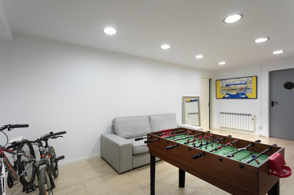 Costa Maresme Vacances empresa local i familiar de lloguer turístic.
Sala de jocs amb futbolí, trencaclosques i zona per dibuixar. Bicicletes disponibles a la propietat.
Jardí privat amb piscina, chill-out, porxo i zona menjador exterior, cistella de bàsquet i unes porteries de futbol a l'aire lliure. Instal·lacions de pàdel tennis a prop.
Zona comunitària com piscina compartida.
Activitats aquàtiques, caiac, ssurf, windsurf, motos aquàtiques, velers, paddel surf, snorkel, submarinisme i immersions al mar Mediterrani
Escalada, excursions, trekking, ciclisme, bicicletes gratis incloses en la reserva, natura, camins, senders, cultura, arquitectura, pobles, parc Can Jalpi, gronxadors, tobogan, jocs infantils.
088-IF TARRACO Casa adossada El Maresme Arenys de Munt
Parc Can Jalpí Arenys de Munt Arenys de Mar Maresme Barcelona
Lloguer turístic
Lloguer casa particular
Lloguer casa de vacances
Escapada a la costa
Escapada a la platja
Escapada a la muntanya
Turisme a Catalunya
Piscina privada Jardi privat chill-out terrasa coberta
Casa 4 habitacions i 3 banys complets . Habitació doble amb bany privat
Menjador interior i exterior, sala d'estar, sala de jocs
piscina compartida
Diseny interiorisme mobles Costa Maresme Vacances empresa local i familiar de lloguer turístic.
Sala de jocs amb futbolí, trencaclosques i zona per dibuixar. Bicicletes disponibles a la propietat.
Jardí privat amb piscina, chill-out, porxo i zona menjador exterior, cistella de bàsquet i unes porteries de futbol a l'aire lliure. Instal·lacions de pàdel tennis a prop.
Zona comunitària com piscina compartida.
Activitats aquàtiques, caiac, ssurf, windsurf, motos aquàtiques, velers, paddel surf, snorkel, submarinisme i immersions al mar Mediterrani
Escalada, excursions, trekking, ciclisme, bicicletes gratis incloses en la reserva, natura, camins, senders, cultura, arquitectura, pobles, parc Can Jalpi, gronxadors, tobogan, jocs infantils.
088-IF TARRACO Casa adossada El Maresme Arenys de Munt
Parc Can Jalpí Arenys de Munt Arenys de Mar Maresme Barcelona
Lloguer turístic
Lloguer casa particular
Lloguer casa de vacances
Escapada a la costa
Escapada a la platja
Escapada a la muntanya
Turisme a Catalunya
Piscina privada Jardi privat chill-out terrasa coberta
Casa 4 habitacions i 3 banys complets . Habitació doble amb bany privat
Menjador interior i exterior, sala d'estar, sala de jocs
piscina compartida
Diseny interiorisme mobles