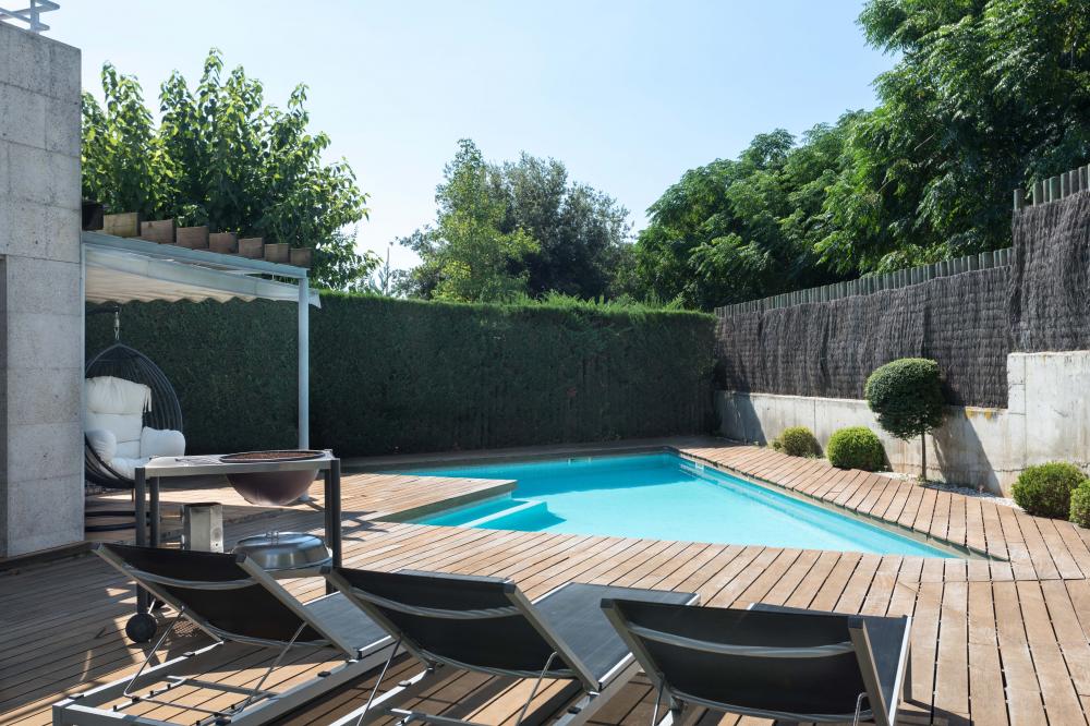 Costa Maresme Vacances empresa local i familiar de lloguer turístic.
Jardí privat amb piscina, chill-out, porxo i zona menjador exterior, cistella de bàsquet i unes porteries de futbol a l'aire lliure. Instal·lacions de pàdel tennis a prop.
Zona comunitària com piscina compartida.
Sala de jocs amb futbolí, trencaclosques i zona per dibuixar. Bicicletes disponibles a la propietat.
Activitats aquàtiques, caiac, ssurf, windsurf, motos aquàtiques, velers, paddel surf, snorkel, submarinisme i immersions al mar Mediterrani
Escalada, excursions, trekking, ciclisme, bicicletes gratis incloses en la reserva, natura, camins, senders, cultura, arquitectura, pobles, parc Can Jalpi, gronxadors, tobogan, jocs infantils.
088-IF TARRACO Casa adossada El Maresme Arenys de Munt
Parc Can Jalpí Arenys de Munt Arenys de Mar Maresme Barcelona
Lloguer turístic
Lloguer casa particular
Lloguer casa de vacances
Escapada a la costa
Escapada a la platja
Escapada a la muntanya
Turisme a Catalunya
Piscina privada Jardi privat chill-out terrasa coberta
Casa 4 habitacions i 3 banys complets . Habitació doble amb bany privat
Menjador interior i exterior, sala d'estar, sala de jocs
piscina compartida
Diseny interiorisme mobles Costa Maresme Vacances empresa local i familiar de lloguer turístic.
Jardí privat amb piscina, chill-out, porxo i zona menjador exterior, cistella de bàsquet i unes porteries de futbol a l'aire lliure. Instal·lacions de pàdel tennis a prop.
Zona comunitària com piscina compartida.
Sala de jocs amb futbolí, trencaclosques i zona per dibuixar. Bicicletes disponibles a la propietat.
Activitats aquàtiques, caiac, ssurf, windsurf, motos aquàtiques, velers, paddel surf, snorkel, submarinisme i immersions al mar Mediterrani
Escalada, excursions, trekking, ciclisme, bicicletes gratis incloses en la reserva, natura, camins, senders, cultura, arquitectura, pobles, parc Can Jalpi, gronxadors, tobogan, jocs infantils.
088-IF TARRACO Casa adossada El Maresme Arenys de Munt
Parc Can Jalpí Arenys de Munt Arenys de Mar Maresme Barcelona
Lloguer turístic
Lloguer casa particular
Lloguer casa de vacances
Escapada a la costa
Escapada a la platja
Escapada a la muntanya
Turisme a Catalunya
Piscina privada Jardi privat chill-out terrasa coberta
Casa 4 habitacions i 3 banys complets . Habitació doble amb bany privat
Menjador interior i exterior, sala d'estar, sala de jocs
piscina compartida
Diseny interiorisme mobles