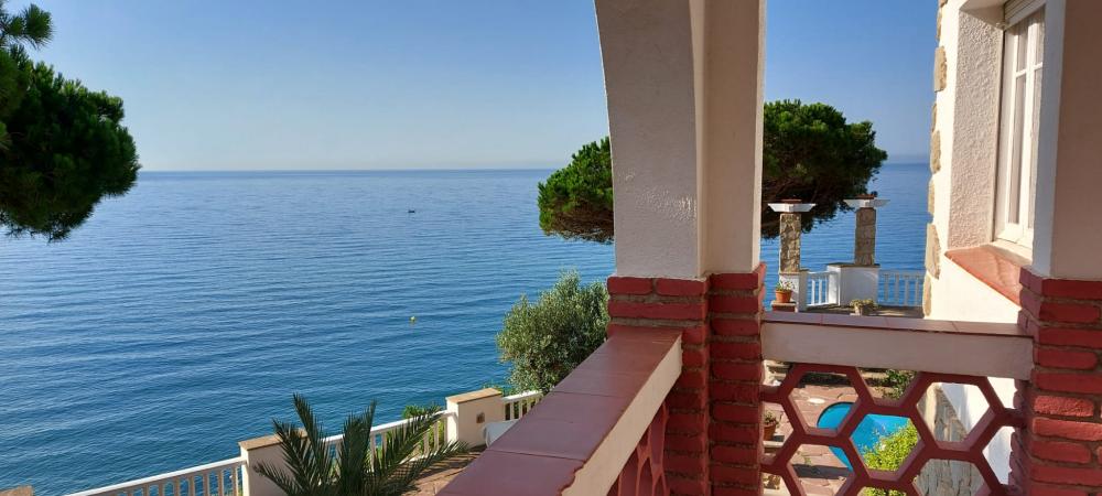 Vistas al mar, a la platja, a la muntanya i als jardins
lloguer turístic davant del mar
lloguer d'una villa privada amb jardí i piscina privats.
lloguer de vacances davant la platja
escapada a la costa del Maresme, Arenys de Mar
a prop de Barcelona i la costa Brava
Urbanització íntima y privada
Families amb nens petits
Amics i desconnexió Vistas al mar, a la platja, a la muntanya i als jardins
lloguer turístic davant del mar
lloguer d'una villa privada amb jardí i piscina privats.
lloguer de vacances davant la platja
escapada a la costa del Maresme, Arenys de Mar
a prop de Barcelona i la costa Brava
Urbanització íntima y privada
Families amb nens petits
Amics i desconnexió