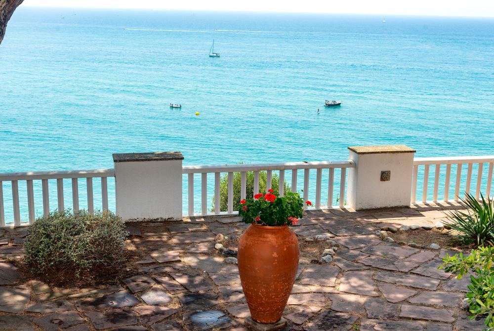 Vistas al mar, a la platja, a la muntanya i als jardins
lloguer turístic davant del mar
lloguer d'una villa privada amb jardí i piscina privats.
lloguer de vacances davant la platja
escapada a la costa del Maresme, Arenys de Mar
a prop de Barcelona i la costa Brava
Urbanització íntima y privada
Families amb nens petits
Amics i desconnexió Vistas al mar, a la platja, a la muntanya i als jardins
lloguer turístic davant del mar
lloguer d'una villa privada amb jardí i piscina privats.
lloguer de vacances davant la platja
escapada a la costa del Maresme, Arenys de Mar
a prop de Barcelona i la costa Brava
Urbanització íntima y privada
Families amb nens petits
Amics i desconnexió
