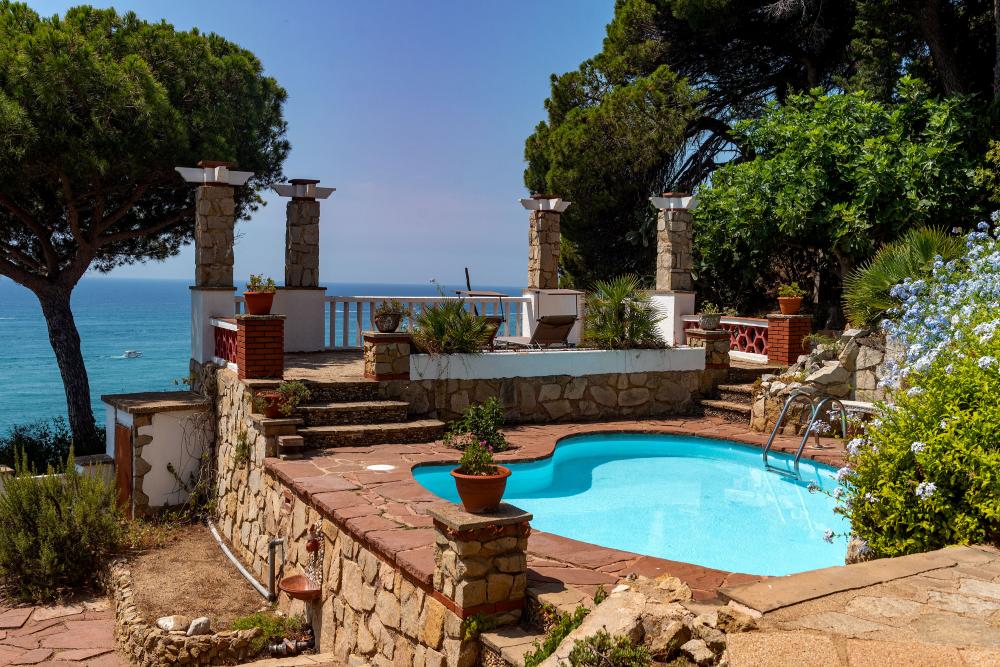 Piscina privada
Vistes al mar Mediterrani
Mirador privat
Arenys de Mar, Maresme, Barcelona
La Serralada prelitoral i Litoral Catalana per anar a fer excursions i caminades. Trekking.
sortir amb nens petits
viatge amb amics Piscina privada
Vistes al mar Mediterrani
Mirador privat
Arenys de Mar, Maresme, Barcelona
La Serralada prelitoral i Litoral Catalana per anar a fer excursions i caminades. Trekking.
sortir amb nens petits
viatge amb amics