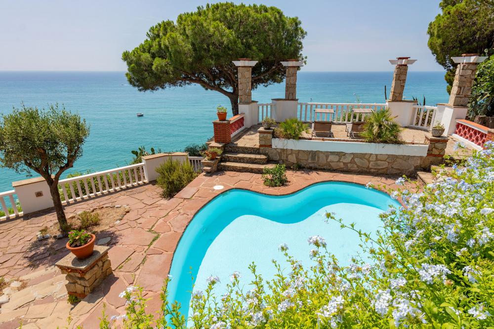 Piscina privada
Vistes al mar Mediterrani
Mirador privat
Arenys de Mar, Maresme, Barcelona
La Serralada prelitoral i Litoral Catalana per anar a fer excursions i caminades. Trekking.
sortir amb nens petits
viatge amb amics
Gandules tumbones hamaques Piscina privada
Vistes al mar Mediterrani
Mirador privat
Arenys de Mar, Maresme, Barcelona
La Serralada prelitoral i Litoral Catalana per anar a fer excursions i caminades. Trekking.
sortir amb nens petits
viatge amb amics
Gandules tumbones hamaques