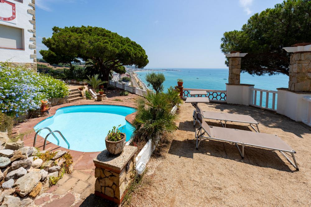 Piscina privada
Vistes al mar Mediterrani
Mirador privat
Arenys de Mar, Maresme, Barcelona
La Serralada prelitoral i Litoral Catalana per anar a fer excursions i caminades. Trekking.
sortir amb nens petits
viatge amb amics
Gandules tumbones hamaques Piscina privada
Vistes al mar Mediterrani
Mirador privat
Arenys de Mar, Maresme, Barcelona
La Serralada prelitoral i Litoral Catalana per anar a fer excursions i caminades. Trekking.
sortir amb nens petits
viatge amb amics
Gandules tumbones hamaques