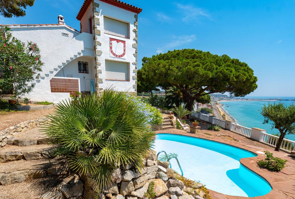 lloguer turístic davant del mar
lloguer d'una villa privada amb jardí i piscina privats.
lloguer de vacances davant la platja
escapada a la costa del Maresme, Arenys de Mar
a prop de Barcelona i la costa Brava
Urbanització íntima y privada
Families amb nens petits
Amics i desconnexió lloguer turístic davant del mar
lloguer d'una villa privada amb jardí i piscina privats.
lloguer de vacances davant la platja
escapada a la costa del Maresme, Arenys de Mar
a prop de Barcelona i la costa Brava
Urbanització íntima y privada
Families amb nens petits
Amics i desconnexió