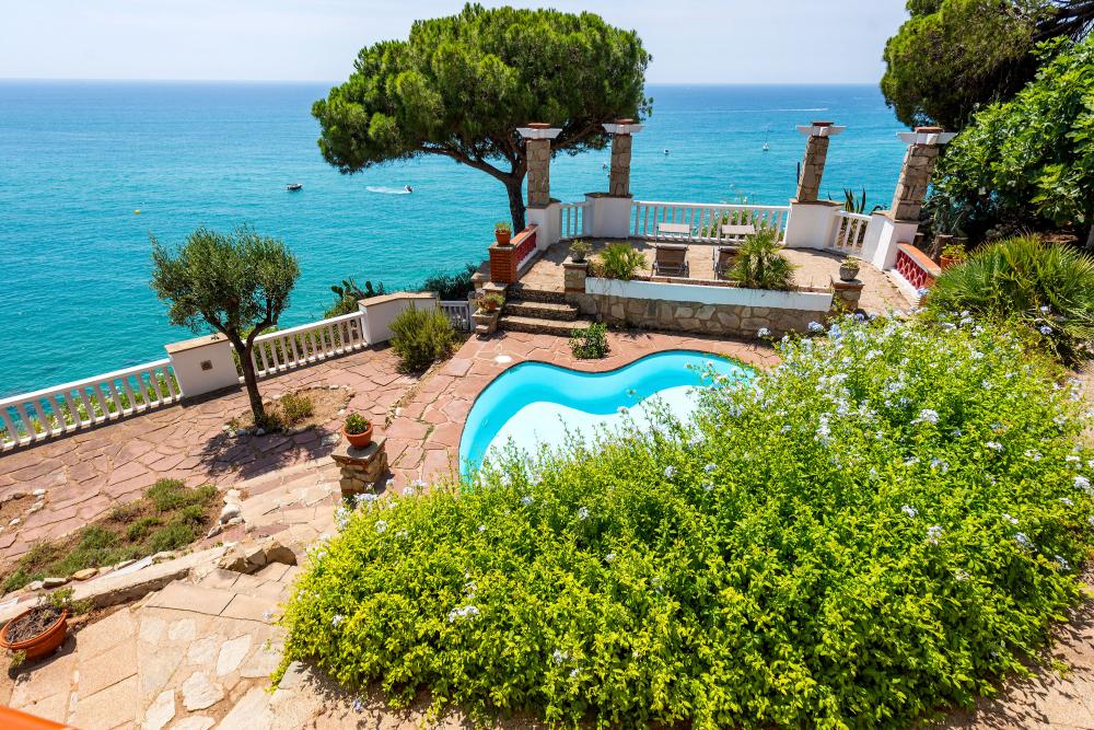 Piscina privada
Vistes al mar Mediterrani
Mirador privat
Arenys de Mar, Maresme, Barcelona
La Serralada prelitoral i Litoral Catalana per anar a fer excursions i caminades. Trekking.
sortir amb nens petits
viatge amb amics
Gandules tumbones hamaques
lloguer de vacances davant del mar
lloguer d'una villa privada amb jardí i piscina privats.
lloguer turístic davant la platja Piscina privada
Vistes al mar Mediterrani
Mirador privat
Arenys de Mar, Maresme, Barcelona
La Serralada prelitoral i Litoral Catalana per anar a fer excursions i caminades. Trekking.
sortir amb nens petits
viatge amb amics
Gandules tumbones hamaques
lloguer de vacances davant del mar
lloguer d'una villa privada amb jardí i piscina privats.
lloguer turístic davant la platja