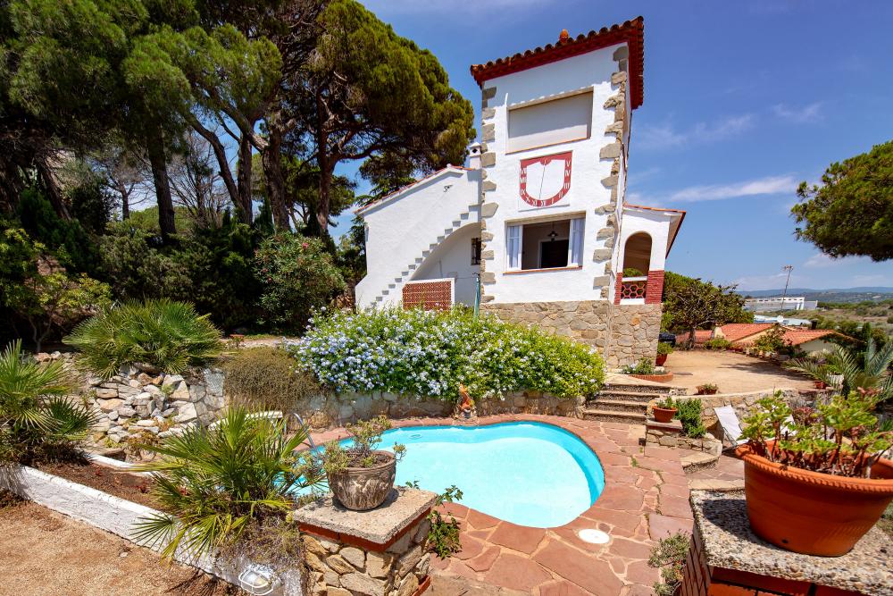 Piscina privada
Vistes al mar Mediterrani i a la muntanya
Gran jardí i Mirador tot privat
Arenys de Mar, Maresme, Barcelona
La Serralada prelitoral i Litoral Catalana per anar a fer excursions i caminades. Trekking.
sortir amb nens petits
viatge amb amics
lloguer de vacances davant del mar
lloguer d'una villa privada amb jardí i piscina privats.
lloguer turístic davant la platja Piscina privada
Vistes al mar Mediterrani i a la muntanya
Gran jardí i Mirador tot privat
Arenys de Mar, Maresme, Barcelona
La Serralada prelitoral i Litoral Catalana per anar a fer excursions i caminades. Trekking.
sortir amb nens petits
viatge amb amics
lloguer de vacances davant del mar
lloguer d'una villa privada amb jardí i piscina privats.
lloguer turístic davant la platja