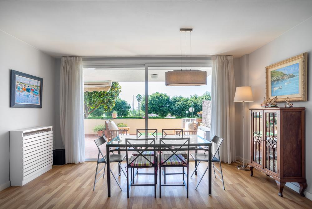 095-MC BAIX BALIS Pis Sant Andreu de Llavaneres´
Sala amplia amb grans finestrals i molt lluminosa. Taula de menjador.
Apartament lloguer turístic Costa Maresme Vacances
Vistas al mar Port esportiu. 095-MC BAIX BALIS Pis Sant Andreu de Llavaneres´
Sala amplia amb grans finestrals i molt lluminosa. Taula de menjador.
Apartament lloguer turístic Costa Maresme Vacances
Vistas al mar Port esportiu.