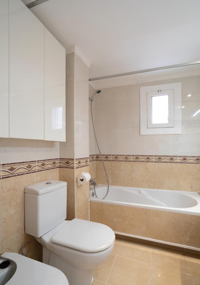 095-MC BAIX BALIS Pis Sant Andreu de Llavaneres
Bany complet 2: dins del dormitori 1 Lavabo, banyera amb dutxa, emmagatzematge, bidet i una petita finestra. Inclou 2 tovalloles de bany per hoste, una gran i una altra petita, xampú i gel.
Apartament 8 persones 4 habitacions 2 banys complets
Estacionament per a 1 vehicle o 2 petits.
Costa Maresme Vacances Lloguer d'allotjaments turístics
Mar, platja, costa, muntanya
Serralada Pre-Litoral Catalana
Vistas al Port esportiu Balis 095-MC BAIX BALIS Pis Sant Andreu de Llavaneres
Bany complet 2: dins del dormitori 1 Lavabo, banyera amb dutxa, emmagatzematge, bidet i una petita finestra. Inclou 2 tovalloles de bany per hoste, una gran i una altra petita, xampú i gel.
Apartament 8 persones 4 habitacions 2 banys complets
Estacionament per a 1 vehicle o 2 petits.
Costa Maresme Vacances Lloguer d'allotjaments turístics
Mar, platja, costa, muntanya
Serralada Pre-Litoral Catalana
Vistas al Port esportiu Balis