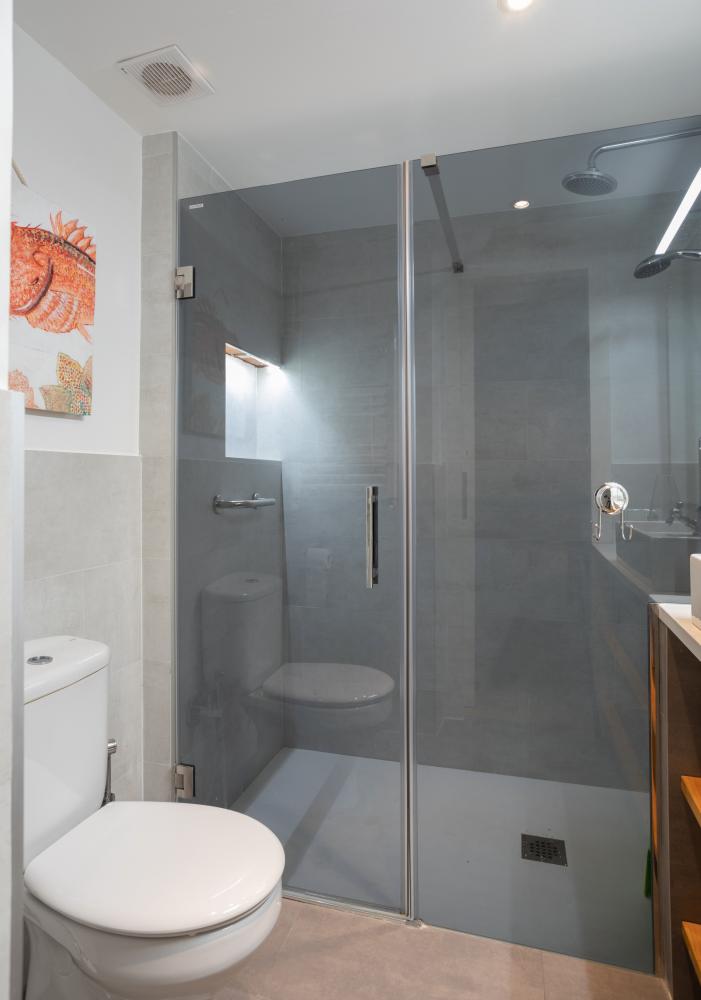 095-MC BAIX BALIS Pis Sant Andreu de Llavaneres
Bany complet 1: amb dutxa.
Lavabo, espai emmagatzematge i dutxa al nivell del terra.
Apartament 8 persones 4 habitacions 2 banys complets
Estacionament per a 1 vehicle o 2 petits.
Costa Maresme Vacances Lloguer d'allotjaments turístics
Mar, platja, costa, muntanya
Serralada Pre-Litoral Catalana
Vistas al Port esportiu Balis 095-MC BAIX BALIS Pis Sant Andreu de Llavaneres
Bany complet 1: amb dutxa.
Lavabo, espai emmagatzematge i dutxa al nivell del terra.
Apartament 8 persones 4 habitacions 2 banys complets
Estacionament per a 1 vehicle o 2 petits.
Costa Maresme Vacances Lloguer d'allotjaments turístics
Mar, platja, costa, muntanya
Serralada Pre-Litoral Catalana
Vistas al Port esportiu Balis