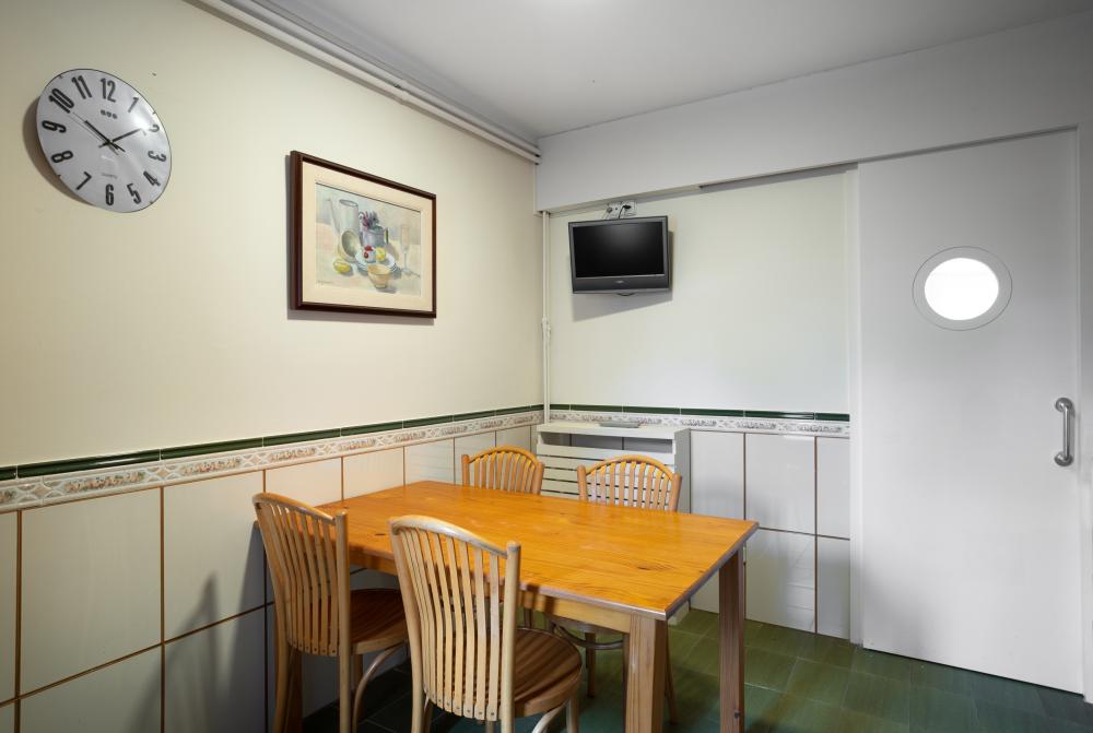 095-MC BAIX BALIS Pis Sant Andreu de Llavaneres
Taula de menjador a la cuina. Porta per tancar l'estada i evitar que les olors del cuinat impregnin totes les estances de l'apartament.
Apartament 8 persones 4 habitacions 2 banys complets
Estacionament per a 1 vehicle o 2 petits.
Costa Maresme Vacances Lloguer d'allotjaments turístics
Mar, platja, costa, muntanya
Serralada Pre-Litoral Catalana
Vistas al Port esportiu Balis 095-MC BAIX BALIS Pis Sant Andreu de Llavaneres
Taula de menjador a la cuina. Porta per tancar l'estada i evitar que les olors del cuinat impregnin totes les estances de l'apartament.
Apartament 8 persones 4 habitacions 2 banys complets
Estacionament per a 1 vehicle o 2 petits.
Costa Maresme Vacances Lloguer d'allotjaments turístics
Mar, platja, costa, muntanya
Serralada Pre-Litoral Catalana
Vistas al Port esportiu Balis