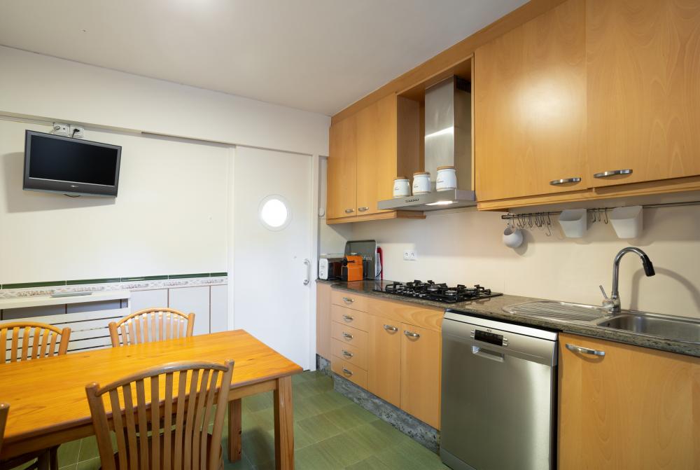 095-MC BAIX BALIS Pis Sant Andreu de Llavaneres
Cuina totalment equipada.
Rentavaixelles, focs, campana extractora de fums, estris de cuina, coberteria...
Apartament 8 persones 4 habitacions 2 banys complets
Estacionament per a 1 vehicle o 2 petits.
Costa Maresme Vacances Lloguer d'allotjaments turístics
Mar, platja, costa, muntanya
Serralada Pre-Litoral Catalana
Vistas al Port esportiu Balis 095-MC BAIX BALIS Pis Sant Andreu de Llavaneres
Cuina totalment equipada.
Rentavaixelles, focs, campana extractora de fums, estris de cuina, coberteria...
Apartament 8 persones 4 habitacions 2 banys complets
Estacionament per a 1 vehicle o 2 petits.
Costa Maresme Vacances Lloguer d'allotjaments turístics
Mar, platja, costa, muntanya
Serralada Pre-Litoral Catalana
Vistas al Port esportiu Balis