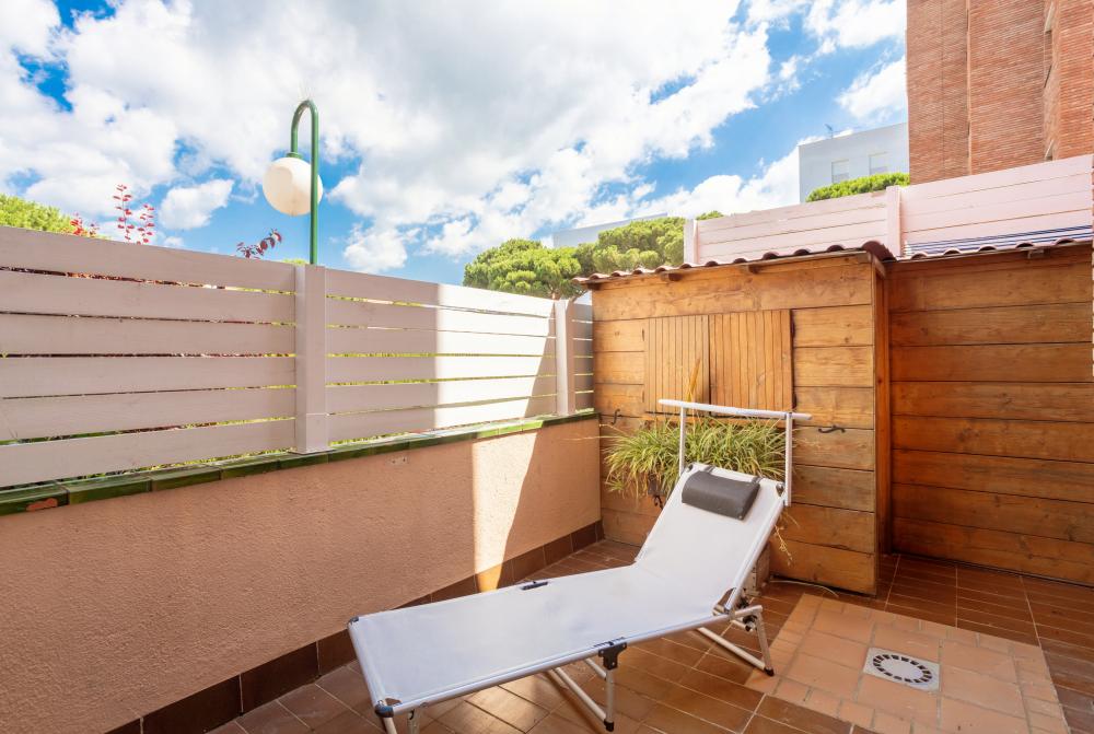 095-MC BAIX BALIS Pis Sant Andreu de Llavaneres
Segona terrassa privada. La porta d´accés es troba a la zona de bugaderia. És un bon espai on llegir un llibre tranquil·lament, fer una mica d'estiraments, ioga o simplement estendre la roba.
Apartament 8 persones 4 habitacions 2 banys complets
Estacionament per a 1 vehicle o 2 petits.
Costa Maresme Vacances Lloguer d'allotjaments turístics
Mar, platja, costa, muntanya
Serralada Pre-Litoral Catalana
Vistas al Port esportiu Balis 095-MC BAIX BALIS Pis Sant Andreu de Llavaneres
Segona terrassa privada. La porta d´accés es troba a la zona de bugaderia. És un bon espai on llegir un llibre tranquil·lament, fer una mica d'estiraments, ioga o simplement estendre la roba.
Apartament 8 persones 4 habitacions 2 banys complets
Estacionament per a 1 vehicle o 2 petits.
Costa Maresme Vacances Lloguer d'allotjaments turístics
Mar, platja, costa, muntanya
Serralada Pre-Litoral Catalana
Vistas al Port esportiu Balis