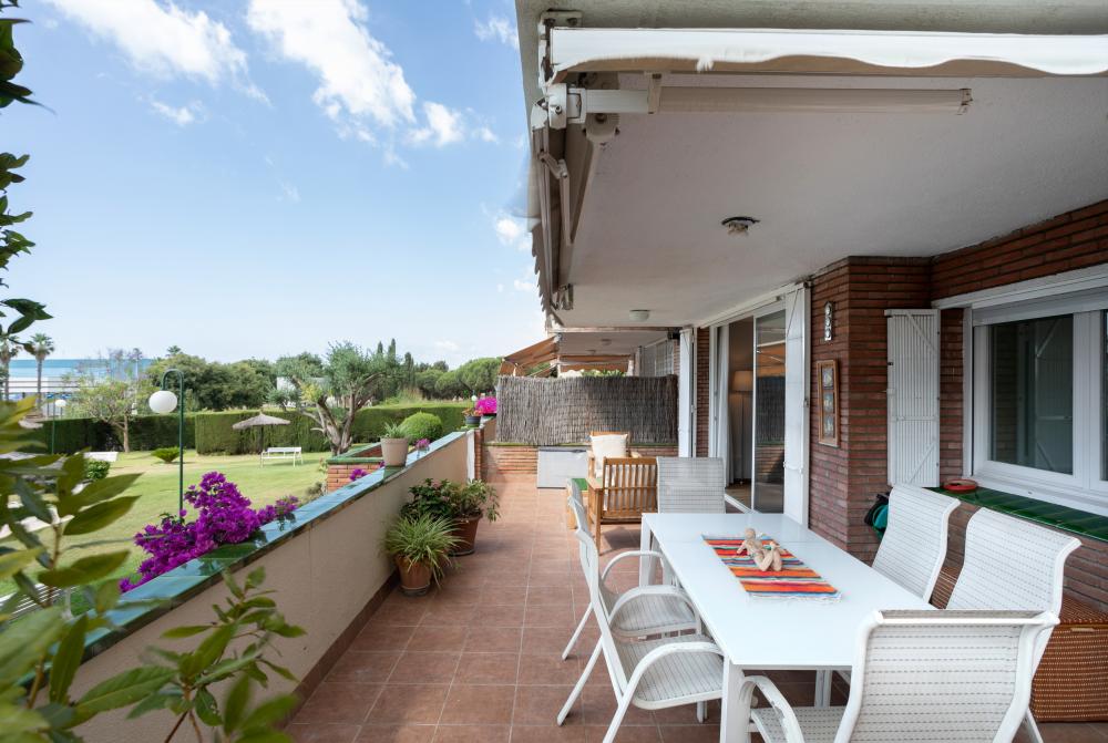 095-MC BAIX BALIS Pis Sant Andreu de Llavaneres
Terrassa privada de l´apartament BAIX BALIS.
Dos tendals disponibles per evitar el sol al migdia o per tenir més privacitat.
Apartament 8 persones 4 habitacions 2 banys complets
Estacionament per a 1 vehicle o 2 petits.
Costa Maresme Vacances Lloguer d'allotjaments turístics
Mar, platja, costa, muntanya
Serralada Pre-Litoral Catalana
Vistas al Port esportiu Balis 095-MC BAIX BALIS Pis Sant Andreu de Llavaneres
Terrassa privada de l´apartament BAIX BALIS.
Dos tendals disponibles per evitar el sol al migdia o per tenir més privacitat.
Apartament 8 persones 4 habitacions 2 banys complets
Estacionament per a 1 vehicle o 2 petits.
Costa Maresme Vacances Lloguer d'allotjaments turístics
Mar, platja, costa, muntanya
Serralada Pre-Litoral Catalana
Vistas al Port esportiu Balis