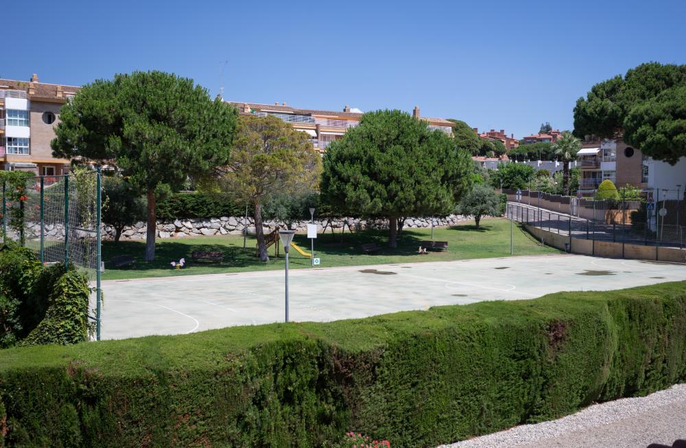 095-MC BAIX BALIS Pis Sant Andreu de Llavaneres
Jardins privats de la comunitat.
Disponibles gronxadors i una pista de futbol on jugar amb tranquil·litat i evitar els possibles vehicles que circulin pel veïnat.
Apartament 8 persones 4 habitacions 2 banys complets
Estacionament per a 1 vehicle o 2 petits.
Costa Maresme Vacances Lloguer d'allotjaments turístics
Mar, platja, costa, muntanya
Serralada Pre-Litoral Catalana
Vistas al Port esportiu Balis 095-MC BAIX BALIS Pis Sant Andreu de Llavaneres
Jardins privats de la comunitat.
Disponibles gronxadors i una pista de futbol on jugar amb tranquil·litat i evitar els possibles vehicles que circulin pel veïnat.
Apartament 8 persones 4 habitacions 2 banys complets
Estacionament per a 1 vehicle o 2 petits.
Costa Maresme Vacances Lloguer d'allotjaments turístics
Mar, platja, costa, muntanya
Serralada Pre-Litoral Catalana
Vistas al Port esportiu Balis