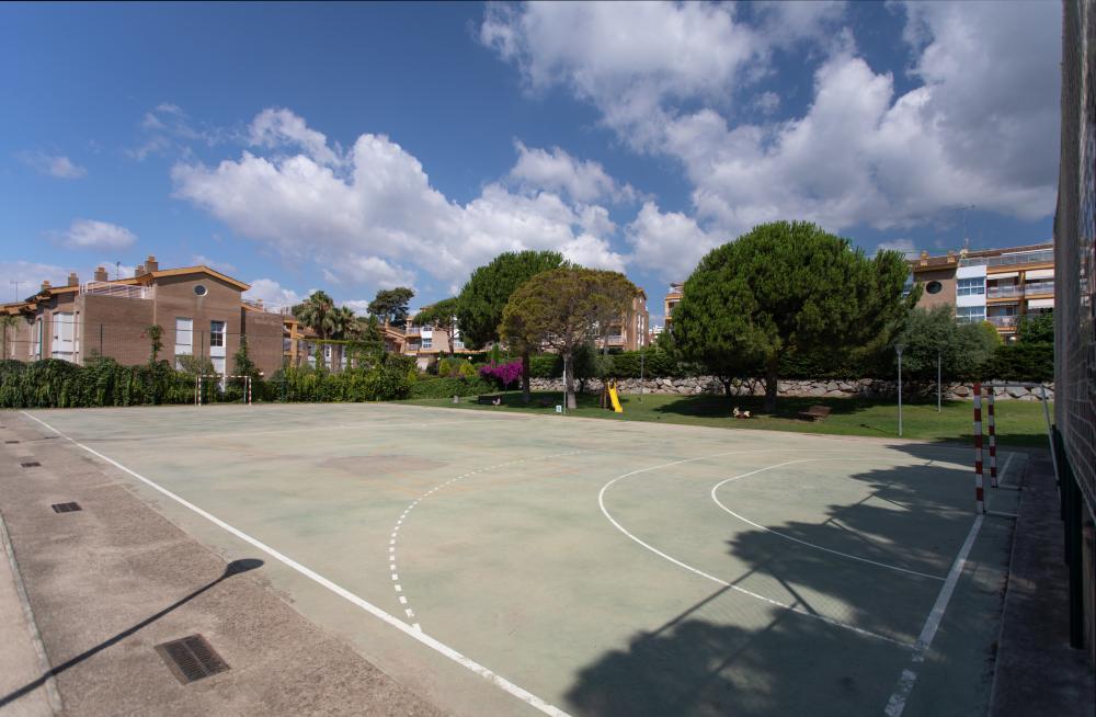095-MC BAIX BALIS Pis Sant Andreu de Llavaneres
Jardins privats de la comunitat.
Disponibles gronxadors i una pista de futbol on jugar amb tranquil·litat i evitar els possibles vehicles que circulin pel veïnat.
Apartament 8 persones 4 habitacions 2 banys complets
Estacionament per a 1 vehicle o 2 petits.
Costa Maresme Vacances Lloguer d'allotjaments turístics
Mar, platja, costa, muntanya
Serralada Pre-Litoral Catalana
Vistas al Port esportiu Balis 095-MC BAIX BALIS Pis Sant Andreu de Llavaneres
Jardins privats de la comunitat.
Disponibles gronxadors i una pista de futbol on jugar amb tranquil·litat i evitar els possibles vehicles que circulin pel veïnat.
Apartament 8 persones 4 habitacions 2 banys complets
Estacionament per a 1 vehicle o 2 petits.
Costa Maresme Vacances Lloguer d'allotjaments turístics
Mar, platja, costa, muntanya
Serralada Pre-Litoral Catalana
Vistas al Port esportiu Balis