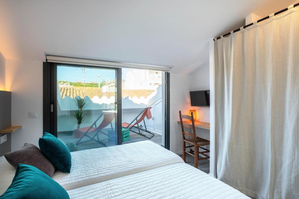 DORMITORI 3 - 2 llits individuals, bany complet amb dutxa i terrassa privada. Espai per desar la roba. Aire condicionat a l'habitació.
Inclou roba de llit i dues tovalloles de bany per hoste, una de petita i una altra de gran.
Allotjament sencer de dues plantes. Cuina completa, menjador, saló i balcó. 3 habitacions dobles amb bany privat. Dues terrasses privades a les habitacions de la planta superior. Aire condicionat centralitzat.
Barcelona Catalunya Espanya
Platja, mar, gastronomia, cultura, art, pobles amb encant, costaners i de segona línia de mar. Les muntanyes a l'esquena i els cultius de vinya al llarg del territori.
096-AP SANT RAMON Pis EL MARESME Vilassar de Mar DORMITORI 3 - 2 llits individuals, bany complet amb dutxa i terrassa privada. Espai per desar la roba. Aire condicionat a l'habitació.
Inclou roba de llit i dues tovalloles de bany per hoste, una de petita i una altra de gran.
Allotjament sencer de dues plantes. Cuina completa, menjador, saló i balcó. 3 habitacions dobles amb bany privat. Dues terrasses privades a les habitacions de la planta superior. Aire condicionat centralitzat.
Barcelona Catalunya Espanya
Platja, mar, gastronomia, cultura, art, pobles amb encant, costaners i de segona línia de mar. Les muntanyes a l'esquena i els cultius de vinya al llarg del territori.
096-AP SANT RAMON Pis EL MARESME Vilassar de Mar