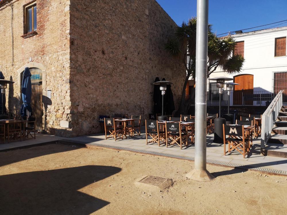PLAÇA AL FINAL DEL CARRER - Parc de jocs infantils, espai per córrer, porxada amb comerços i bars... Ideal per fer el vermut mentre els nens corren o juguen al parc.
Allotjament sencer de dues plantes. Cuina completa, menjador, saló i balcó. 3 habitacions dobles amb bany privat. Dues terrasses privades a les habitacions de la planta superior. Aire condicionat centralitzat.
Barcelona Catalunya Espanya
Platja, mar, gastronomia, cultura, art, pobles amb encant, costaners i de segona línia de mar. Les muntanyes a l'esquena i els cultius de vinya al llarg del territori.
096-AP SANT RAMON Pis EL MARESME Vilassar de Mar PLAÇA AL FINAL DEL CARRER - Parc de jocs infantils, espai per córrer, porxada amb comerços i bars... Ideal per fer el vermut mentre els nens corren o juguen al parc.
Allotjament sencer de dues plantes. Cuina completa, menjador, saló i balcó. 3 habitacions dobles amb bany privat. Dues terrasses privades a les habitacions de la planta superior. Aire condicionat centralitzat.
Barcelona Catalunya Espanya
Platja, mar, gastronomia, cultura, art, pobles amb encant, costaners i de segona línia de mar. Les muntanyes a l'esquena i els cultius de vinya al llarg del territori.
096-AP SANT RAMON Pis EL MARESME Vilassar de Mar