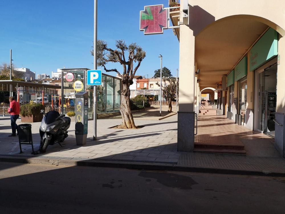 PLAÇA AL FINAL DEL CARRER - Parc de jocs infantils, espai per córrer, porxada amb comerços, farmàcia, bars i altres serveis. Pàrquing de pagament.
Allotjament sencer de dues plantes. Cuina completa, menjador, saló i balcó. 3 habitacions dobles amb bany privat. Dues terrasses privades a les habitacions de la planta superior. Aire condicionat centralitzat.
Barcelona Catalunya Espanya
Platja, mar, gastronomia, cultura, art, pobles amb encant, costaners i de segona línia de mar. Les muntanyes a l'esquena i els cultius de vinya al llarg del territori.
096-AP SANT RAMON Pis EL MARESME Vilassar de Mar PLAÇA AL FINAL DEL CARRER - Parc de jocs infantils, espai per córrer, porxada amb comerços, farmàcia, bars i altres serveis. Pàrquing de pagament.
Allotjament sencer de dues plantes. Cuina completa, menjador, saló i balcó. 3 habitacions dobles amb bany privat. Dues terrasses privades a les habitacions de la planta superior. Aire condicionat centralitzat.
Barcelona Catalunya Espanya
Platja, mar, gastronomia, cultura, art, pobles amb encant, costaners i de segona línia de mar. Les muntanyes a l'esquena i els cultius de vinya al llarg del territori.
096-AP SANT RAMON Pis EL MARESME Vilassar de Mar