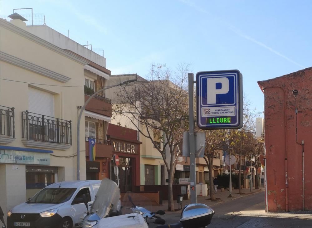 PLAÇA AL FINAL DEL CARRER - Per allotjar-se a 3SUITES el cotxe no és indispensable, es pot moure a peu o en transport públic. Sinó, hi ha un pàrquing de pagament cera.
Allotjament sencer de dues plantes. Cuina completa, menjador, saló i balcó. 3 habitacions dobles amb bany privat. Dues terrasses privades a les habitacions de la planta superior. Aire condicionat centralitzat.
Barcelona Catalunya Espanya
Platja, mar, gastronomia, cultura, art, pobles amb encant, costaners i de segona línia de mar. Les muntanyes a l'esquena i els cultius de vinya al llarg del territori.
096-AP SANT RAMON Pis EL MARESME Vilassar de Mar PLAÇA AL FINAL DEL CARRER - Per allotjar-se a 3SUITES el cotxe no és indispensable, es pot moure a peu o en transport públic. Sinó, hi ha un pàrquing de pagament cera.
Allotjament sencer de dues plantes. Cuina completa, menjador, saló i balcó. 3 habitacions dobles amb bany privat. Dues terrasses privades a les habitacions de la planta superior. Aire condicionat centralitzat.
Barcelona Catalunya Espanya
Platja, mar, gastronomia, cultura, art, pobles amb encant, costaners i de segona línia de mar. Les muntanyes a l'esquena i els cultius de vinya al llarg del territori.
096-AP SANT RAMON Pis EL MARESME Vilassar de Mar