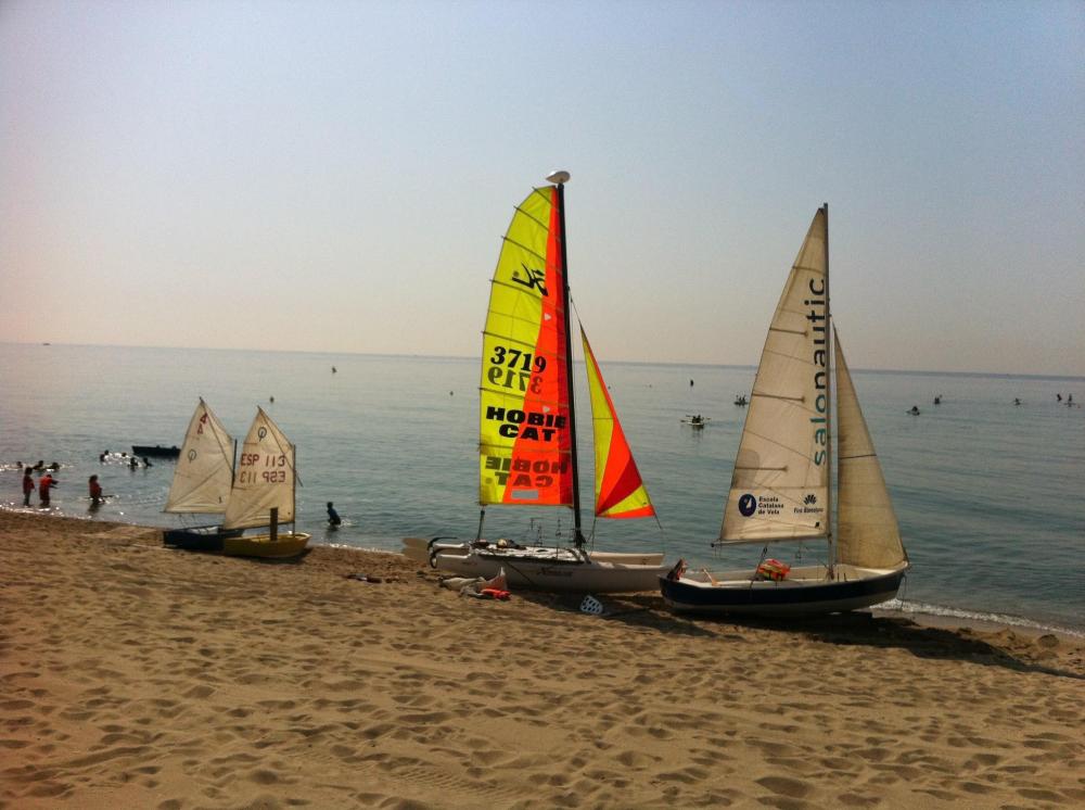 PLATJA VILASSAR DE MAR - Esports aquàtics de tota mena, té diferents punts al llarg de la costa on reservar activitats. Platges àmplies i familiars, amb serveis i la majoria amb punts daccés per a persones amb mobilitat reduïda.
Allotjament sencer de dues plantes. Cuina completa, menjador, saló i balcó. 3 habitacions dobles amb bany privat. Dues terrasses privades a les habitacions de la planta superior. Aire condicionat centralitzat.
Barcelona Catalunya Espanya
Platja, mar, gastronomia, cultura, art, pobles amb encant, costaners i de segona línia de mar. Les muntanyes a l'esquena i els cultius de vinya al llarg del territori.
096-AP SANT RAMON Pis EL MARESME Vilassar de Mar PLATJA VILASSAR DE MAR - Esports aquàtics de tota mena, té diferents punts al llarg de la costa on reservar activitats. Platges àmplies i familiars, amb serveis i la majoria amb punts daccés per a persones amb mobilitat reduïda.
Allotjament sencer de dues plantes. Cuina completa, menjador, saló i balcó. 3 habitacions dobles amb bany privat. Dues terrasses privades a les habitacions de la planta superior. Aire condicionat centralitzat.
Barcelona Catalunya Espanya
Platja, mar, gastronomia, cultura, art, pobles amb encant, costaners i de segona línia de mar. Les muntanyes a l'esquena i els cultius de vinya al llarg del territori.
096-AP SANT RAMON Pis EL MARESME Vilassar de Mar