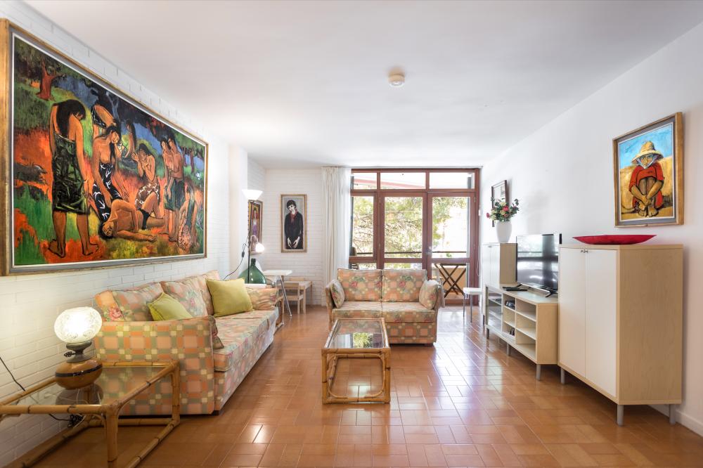 011 MR LORD JIM Apartament Illes Balears Pollença
Sala d'estar i sortida al balcó privat.
TV, mobles pels més petits i trona alta.
Cómode apartament 6 persones, 3 habitacions, 2 lavabos, terrassa privada, cuina completament equipada i sala d'estar menjador.
Estacionament privat i aparcament gratuït davant de l'apartament
Ideal per explorar l'illa de Mallorca de la mà dels més petits de la família.
Ciclisme, buceig, barco, vela, kayak, excursions, trekking, qualsevol activitat.
Aprop del Port d'Alcudia
Costa Maresme Vacances Lloguer allotjaments turístics 011 MR LORD JIM Apartament Illes Balears Pollença
Sala d'estar i sortida al balcó privat.
TV, mobles pels més petits i trona alta.
Cómode apartament 6 persones, 3 habitacions, 2 lavabos, terrassa privada, cuina completament equipada i sala d'estar menjador.
Estacionament privat i aparcament gratuït davant de l'apartament
Ideal per explorar l'illa de Mallorca de la mà dels més petits de la família.
Ciclisme, buceig, barco, vela, kayak, excursions, trekking, qualsevol activitat.
Aprop del Port d'Alcudia
Costa Maresme Vacances Lloguer allotjaments turístics
