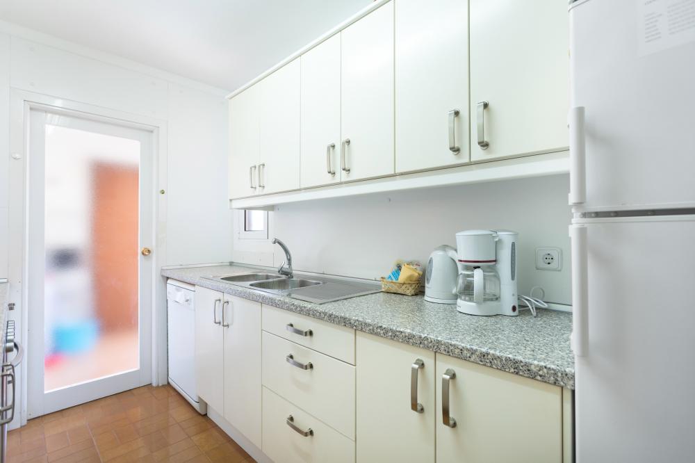 011 MR LORD JIM Apartament Illes Balears Pollença
Cuina totalment equipada amb accés a un safreig privat on hi trobem la rentadora, la secadora i una zona per estendre la roba.
Cómode apartament 6 persones, 3 habitacions, 2 lavabos, terrassa privada, cuina completament equipada i sala d'estar menjador.
Estacionament privat i aparcament gratuït davant de l'apartament
Ideal per explorar l'illa de Mallorca de la mà dels més petits de la família. Platja, sol i el mar.
Ciclisme, buceig, barco, vela, kayak, excursions, trekking, qualsevol activitat.
Aprop del Port d'Alcudia
Costa Maresme Vacances Lloguer allotjaments turístics 011 MR LORD JIM Apartament Illes Balears Pollença
Cuina totalment equipada amb accés a un safreig privat on hi trobem la rentadora, la secadora i una zona per estendre la roba.
Cómode apartament 6 persones, 3 habitacions, 2 lavabos, terrassa privada, cuina completament equipada i sala d'estar menjador.
Estacionament privat i aparcament gratuït davant de l'apartament
Ideal per explorar l'illa de Mallorca de la mà dels més petits de la família. Platja, sol i el mar.
Ciclisme, buceig, barco, vela, kayak, excursions, trekking, qualsevol activitat.
Aprop del Port d'Alcudia
Costa Maresme Vacances Lloguer allotjaments turístics
