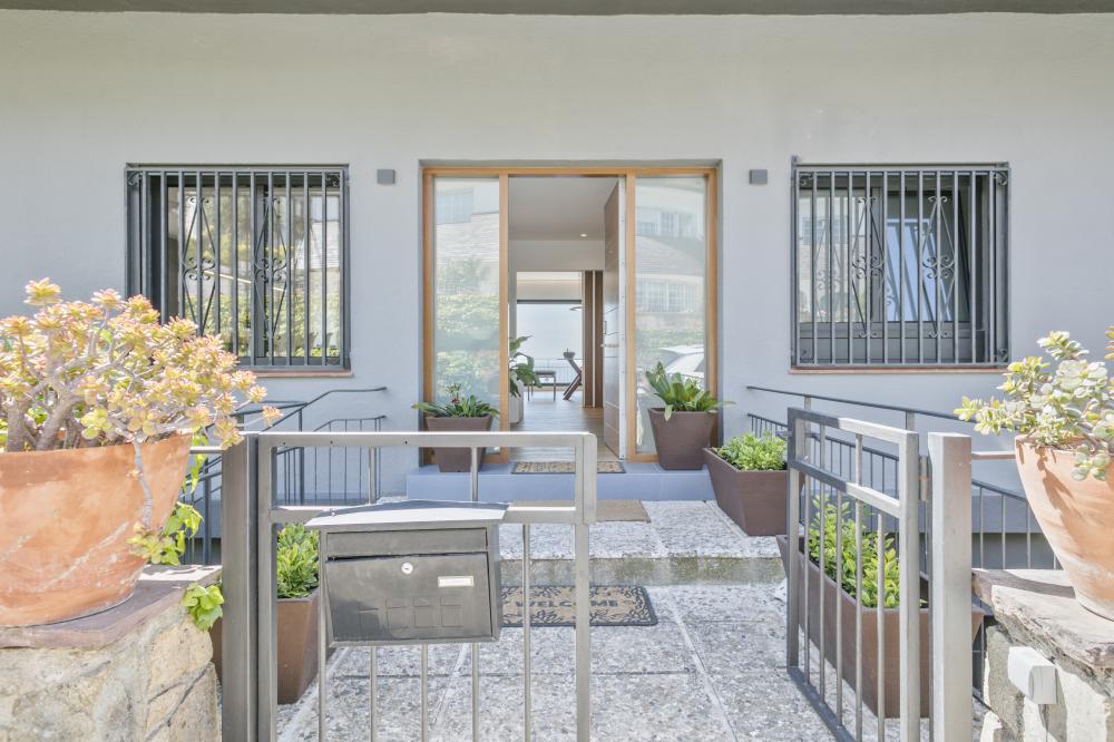 Entrada principal DESMAIS vista des del carrer.
10 persones, 5 habitacions, 4 banys complets, 1 lavabo, saló i menjador, xemeneia, cuina completament equipada, terrassa, porxada, jardí, barbacoa de construcció, piscina.
Estacionament privat dins de la propietat o gratuït al carrer.
Vistes al mar, muntanya, poble, posta de sol, sortida del sol... Una llum i uns colors espectaculars.
Lloguer d'allotjaments turístics
COSTA MARESME VACANCES
024-SMP DESMAIS Casa aïllada / Villa
Cabrils, El Maresme, Barcelona, Catalunya, Espanya
Costa, platja, mar Mediterrani, muntanya, la serralada Pre-litoral catalana, Circuit Montmeló ben aprop Entrada principal DESMAIS vista des del carrer.
10 persones, 5 habitacions, 4 banys complets, 1 lavabo, saló i menjador, xemeneia, cuina completament equipada, terrassa, porxada, jardí, barbacoa de construcció, piscina.
Estacionament privat dins de la propietat o gratuït al carrer.
Vistes al mar, muntanya, poble, posta de sol, sortida del sol... Una llum i uns colors espectaculars.
Lloguer d'allotjaments turístics
COSTA MARESME VACANCES
024-SMP DESMAIS Casa aïllada / Villa
Cabrils, El Maresme, Barcelona, Catalunya, Espanya
Costa, platja, mar Mediterrani, muntanya, la serralada Pre-litoral catalana, Circuit Montmeló ben aprop