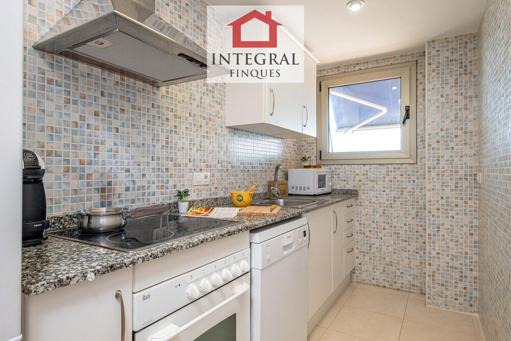 Cuina independent totalment equipada.