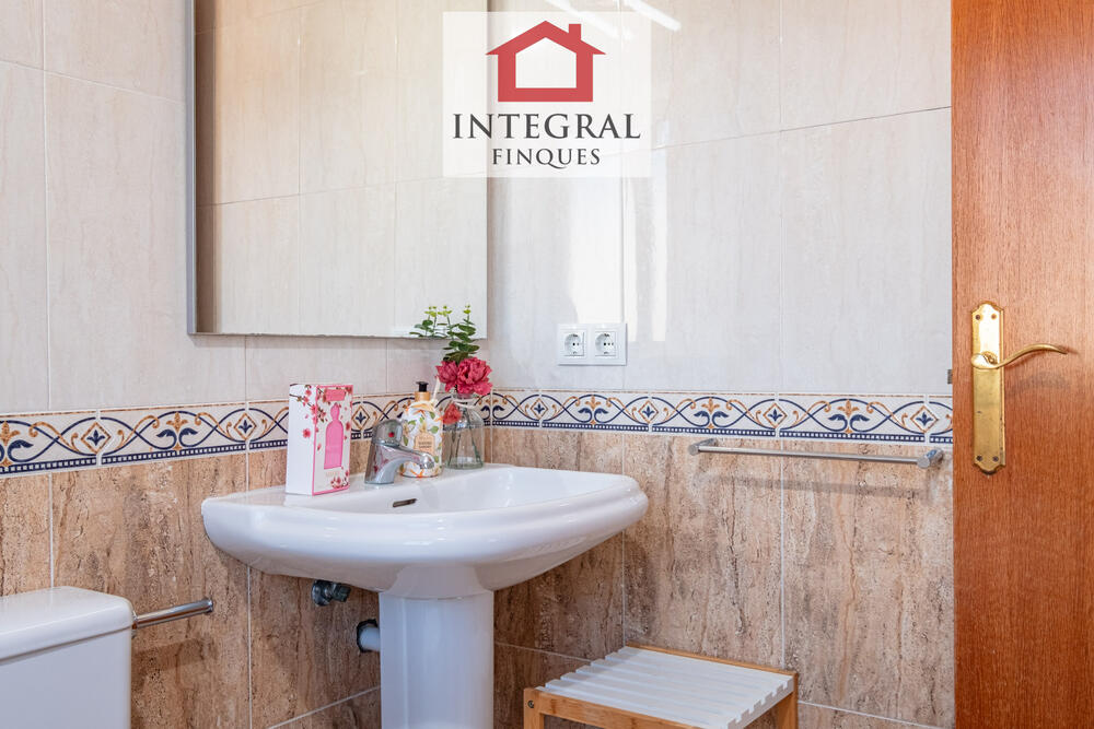 Lavabo de l'habitació de matrimoni.