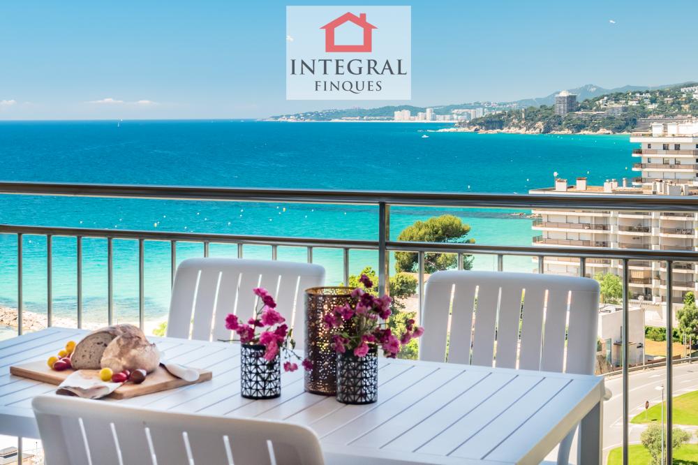 Apartament amb vistes al mar.