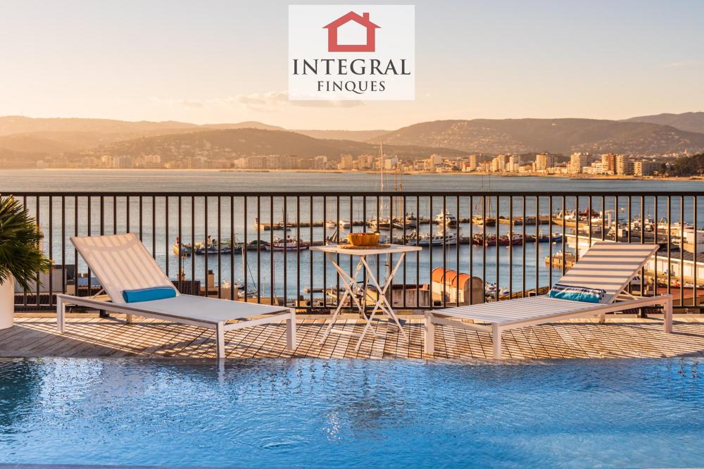 Piscina privada amb impressionats vistes Piscina privada amb impressionats vistes