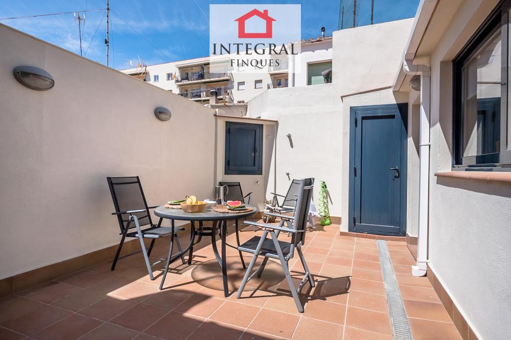Pati íntim ideal per a llargs aperitius.