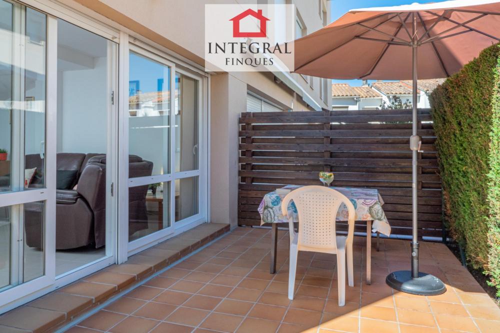 Apartament amb gran terrassa.
