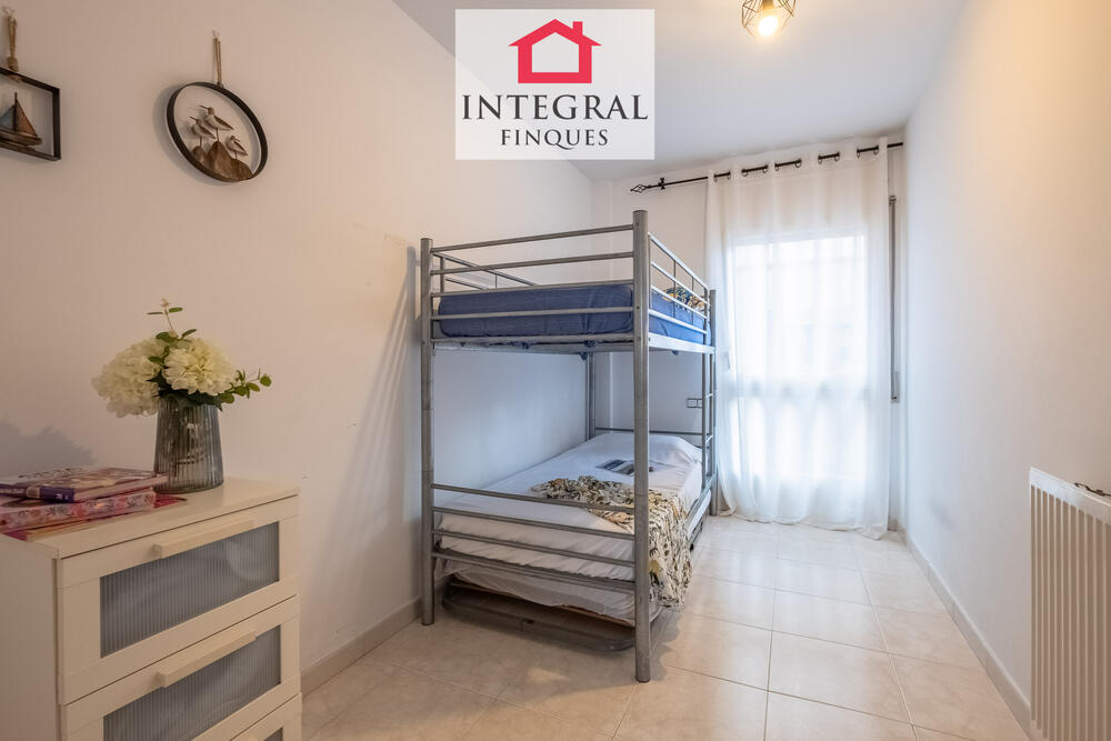 Habitació amb llitera amb dos llits.