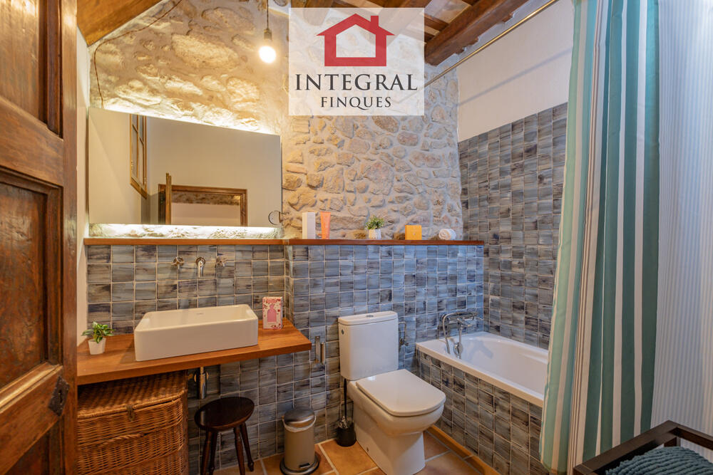 Lavabo complet amb banyera.