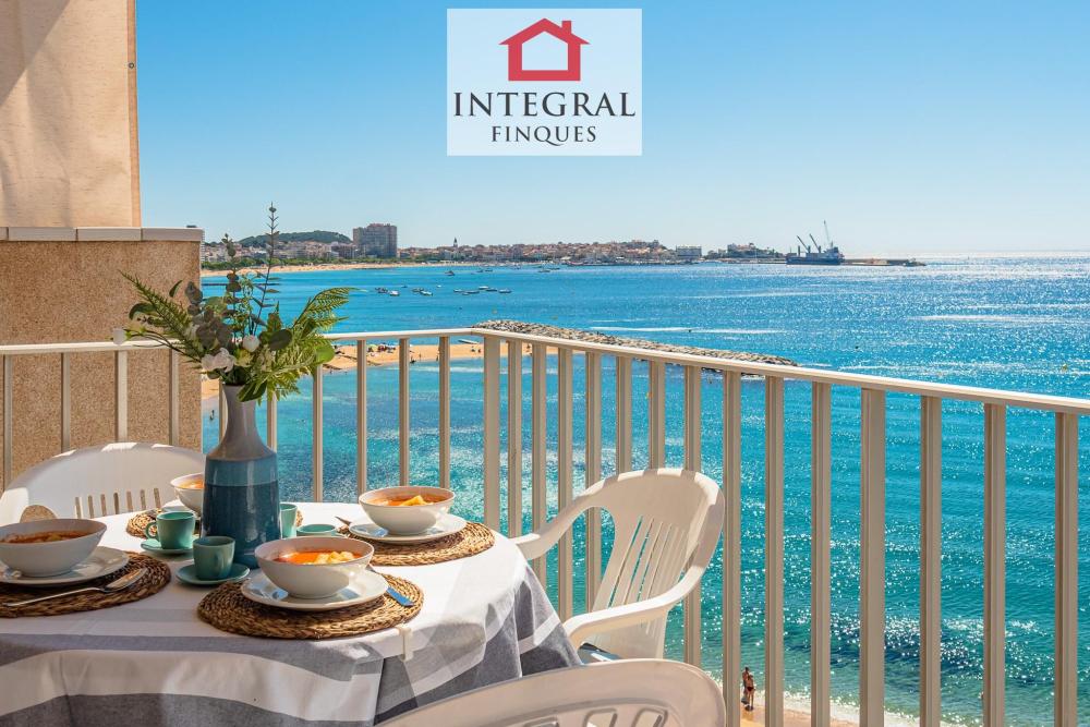 Modern apartament a primera línia de la platja Gran de Palamós.