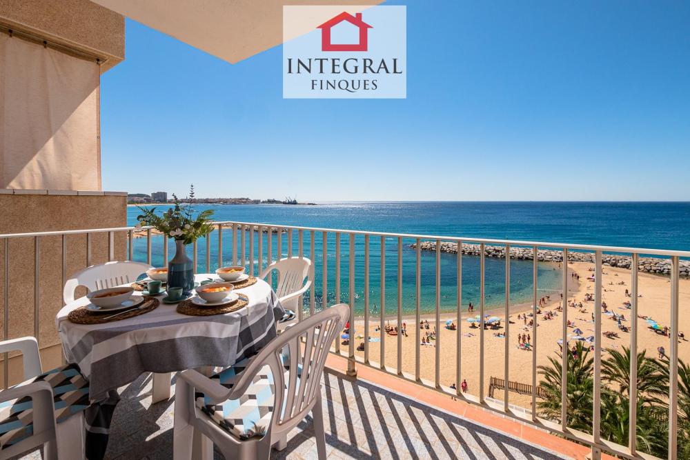 Precioses vistes a mar des del balcó de l'apartament.