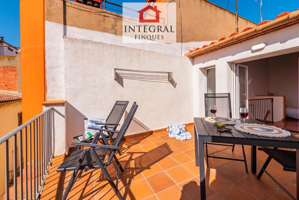 Gran terrassa per passar una bona estona sota al sol.