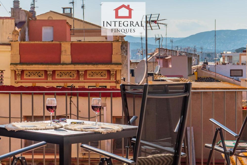 Terrassa ideal per fer un vermut després d'un dia de platja.