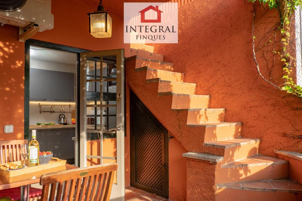 Accés directe a la cuina des de la terrassa