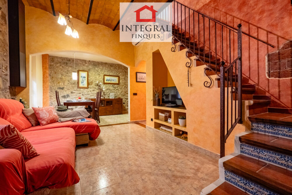 Sala d'estar acollidora amb Smart Tv.